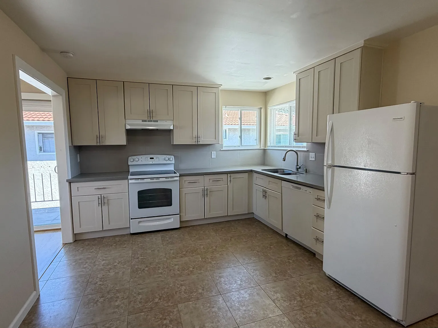 2 bed, 1.5 bath, 1085 sqft, $2,850 — Photo 1