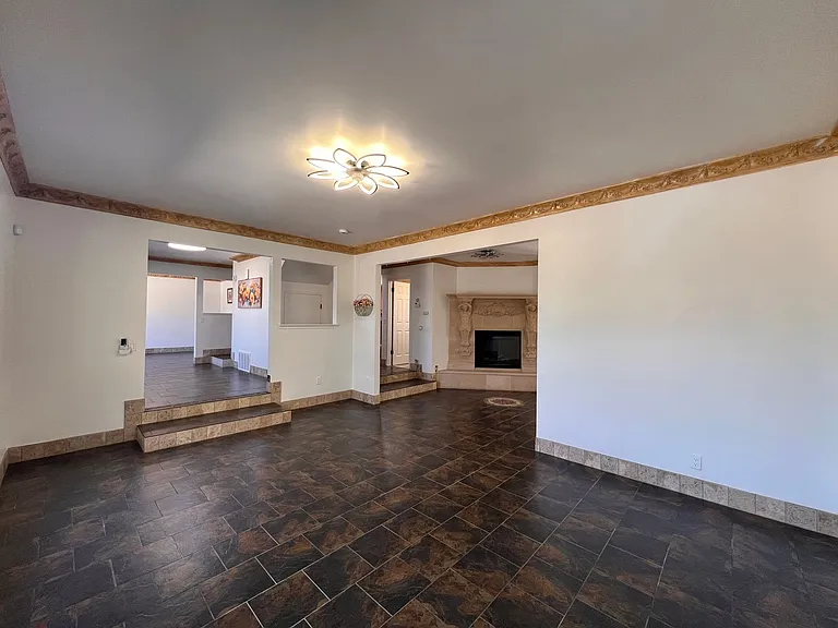 912 Yosemite Ln — Photo 7