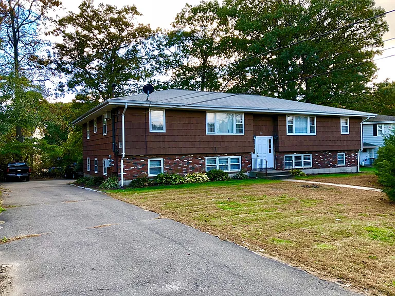 129 Wedgewood Dr #2 — Photo 1