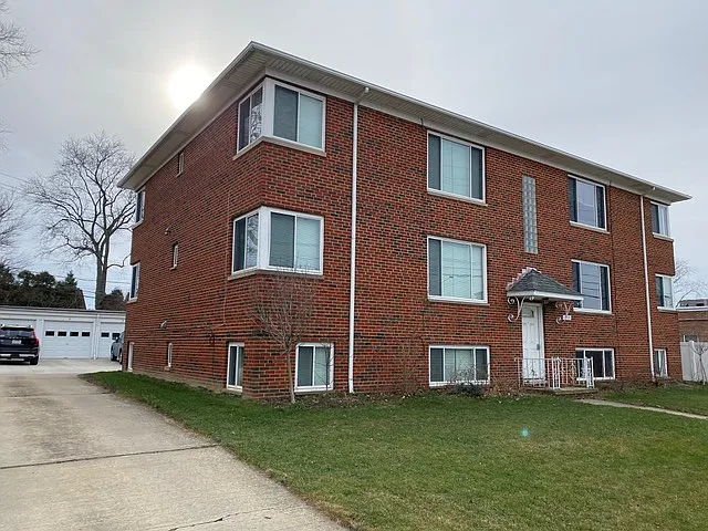 Building Photo - 19101 Hilliard Blvd #4
