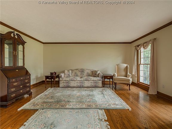 4th image of 18 Saint Andrews Dr