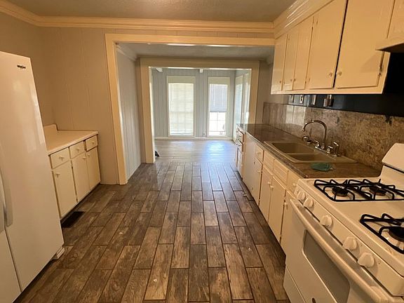 5th image of 1719 17th Ave E