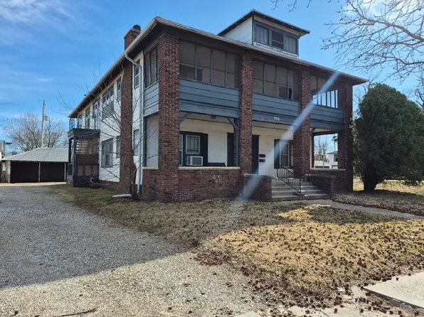 906 N Summit St APT C, Arkansas City, KS 67005