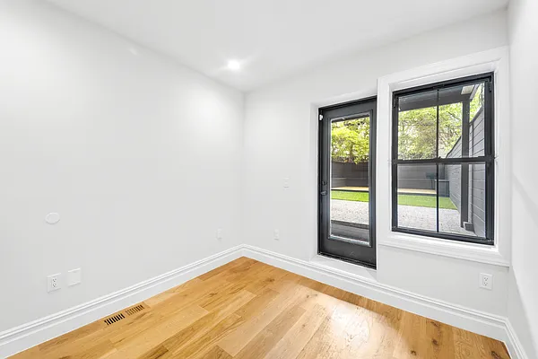 Rented by The Agency | media 25