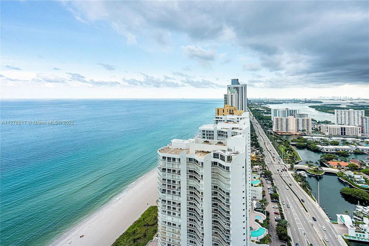 Building Photo - 16699 Collins Ave #4108