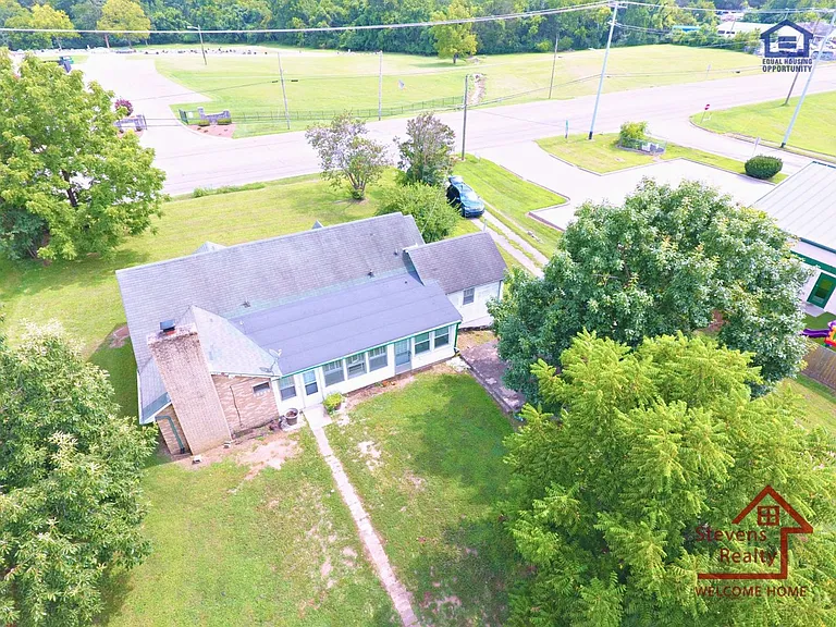 1251 S Dickerson Rd — Photo 3