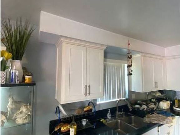 5th image of 8221 Holmes Ave