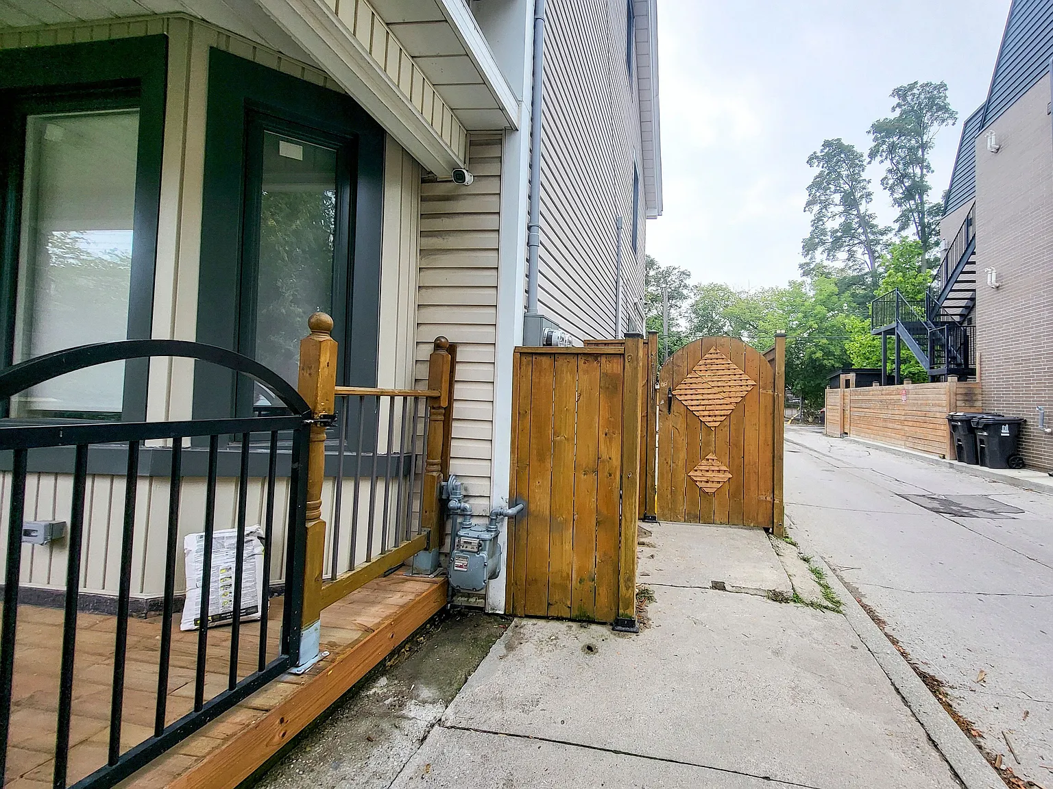 49 Vine Ave — Photo 2