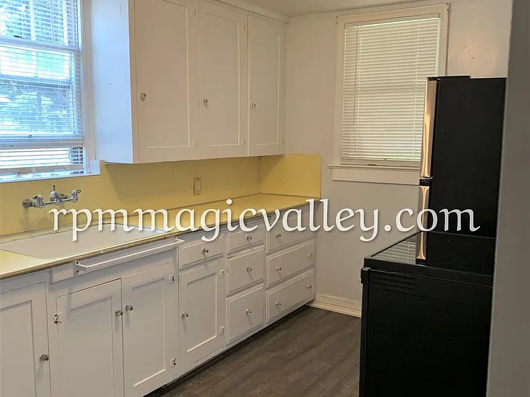 302 N Birch St — Photo 8