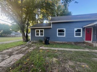 822 E 11th St, Newton, KS 67114