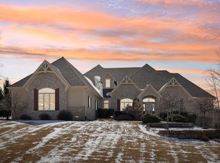 N33W29757 Woodridge Cir, Pewaukee, WI 53072