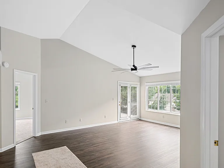 580 Cloverfield Ln #301 — Photo 6