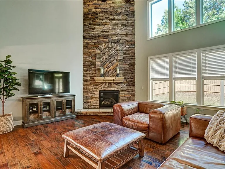 633 Leland Pkwy — Photo 10