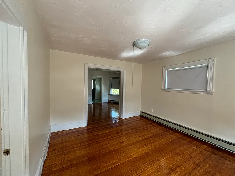 18 Maple St — Photo 2