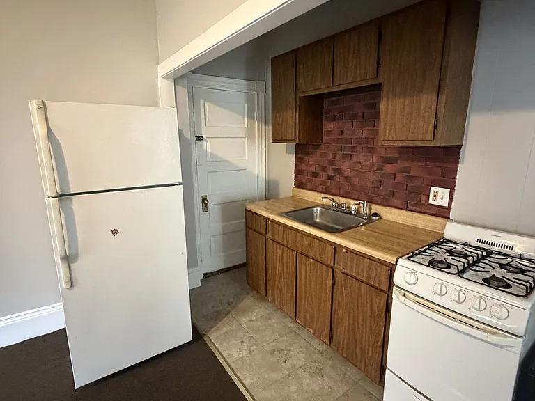 238 Davis St #7 — Photo 2