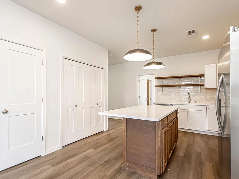 805 Maple St — Photo 5