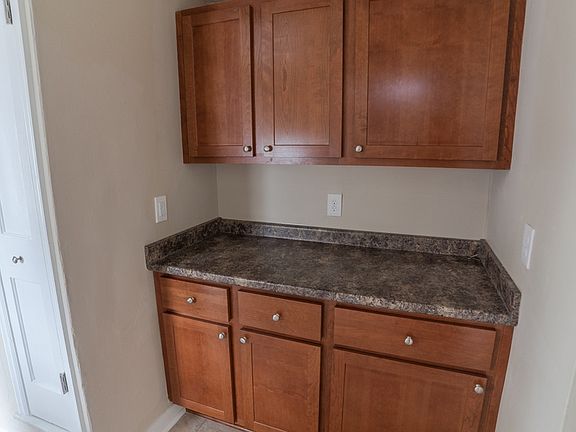 4th image of 878 Fremont Ave E