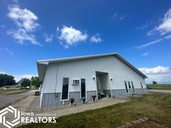 700 Pleasant St, Brooklyn, IA 52211