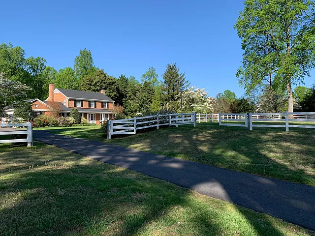 10740 River Rd — Photo 1