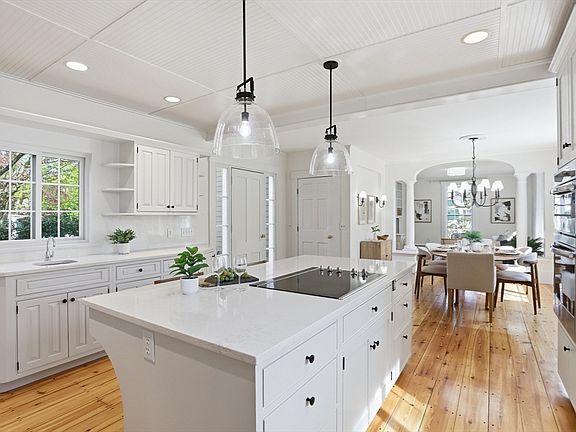 3rd image of 362 King St