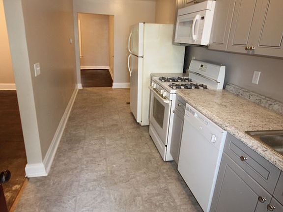 3rd image of 356 Cliffside Dr APT C