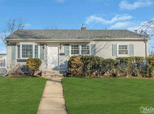 122 Cap Ln, Middlesex, NJ 08846