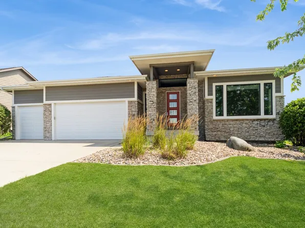 310 Abigail Ln, Waukee, IA 50263