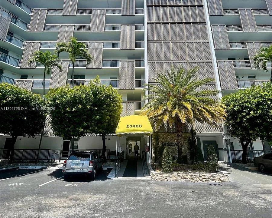 20400 W Country Club Dr #608