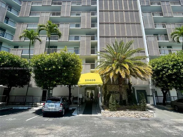 20400 W Country Club Dr, Aventura, FL