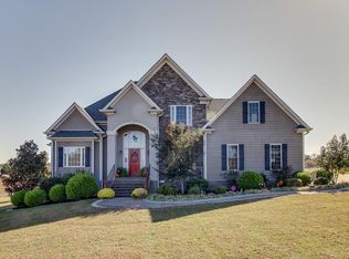 1040 Hall Cemetery Rd, Burns, TN 37029