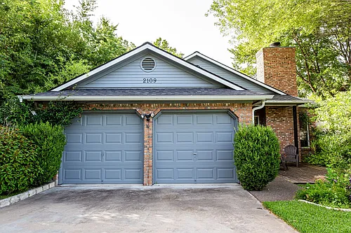 2109 Castle View Dr Photo 1