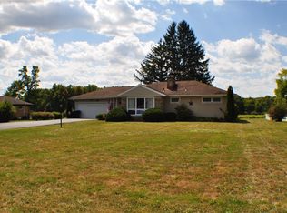 860 S Keel Ridge Rd, Hermitage, PA 16148