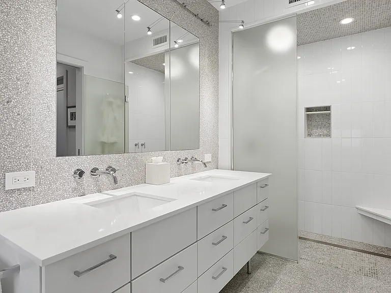 202 Halsey St — Photo 13