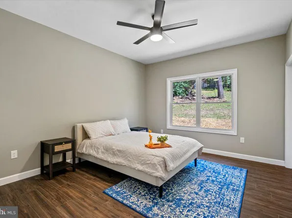 71 Stecher Ct, Linden, VA 22642