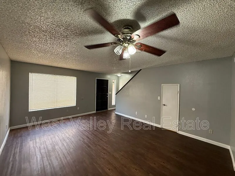 Building Photo - 203 Ash St #C