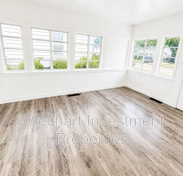 654 S Dana Ave — Photo 7