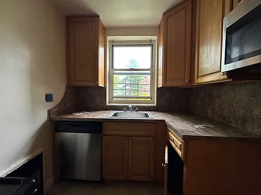 Rented by Contact Realty | media 6