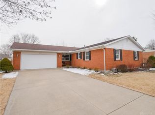 677 Saxony Dr, Xenia, OH 45385