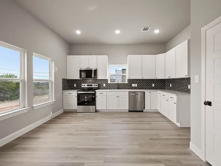 9072 Brazos River Dr — Photo 3