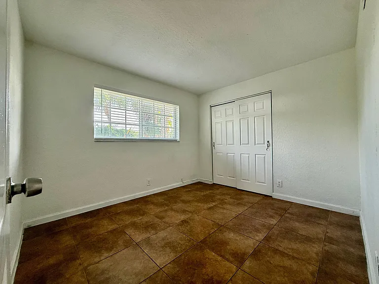 1671 NE 33rd St #3 — Photo 10
