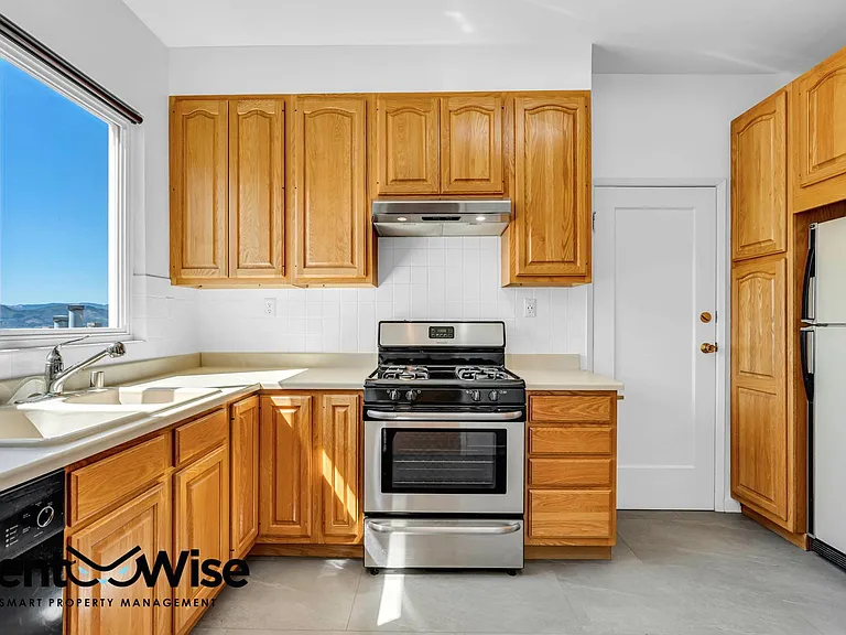 1341 Union St #10 — Photo 12