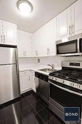 Rented by Bond New York | media 8