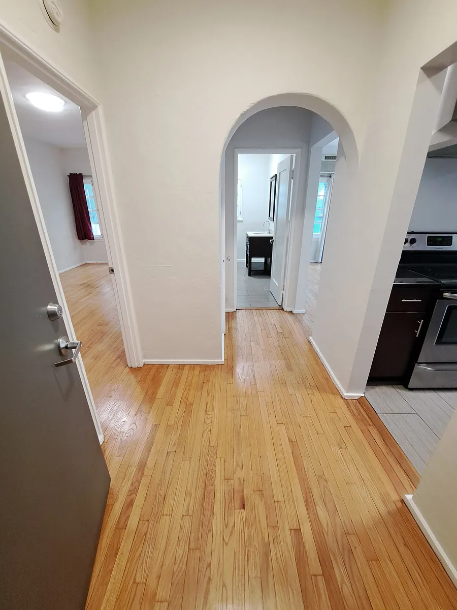 Building Photo - 839 Parkman Ave #101