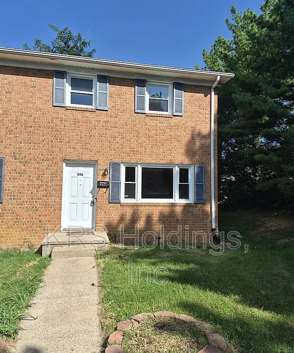 596 Long Ave