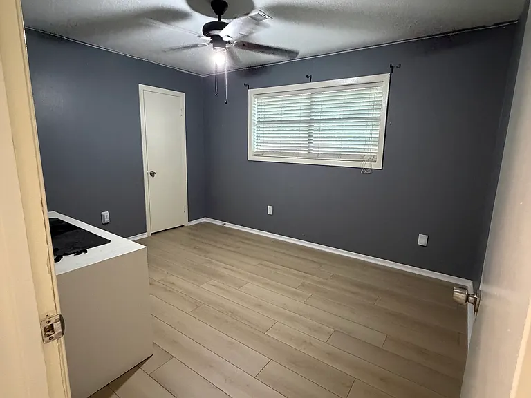 4234 Fleet Ln — Photo 9