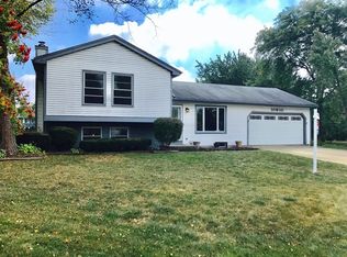 30W141 Dedham Ct, Warrenville, IL 60555