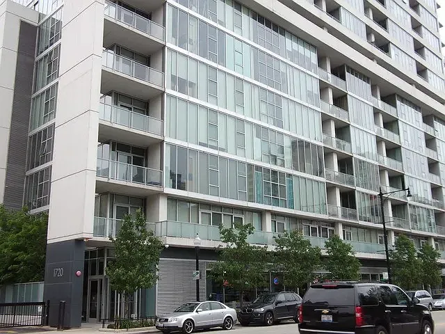 2 bed, 842 sqft, $2,695 — Photo 2