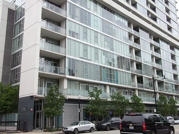 2nd image of 1720 S Michigan Ave APT 811