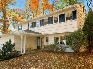 7 Susan Ct, White Plains, NY 10605