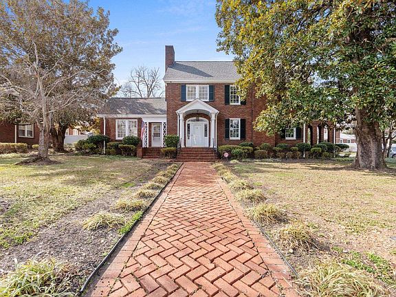 3rd image of 305 N Main St